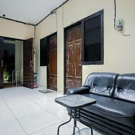 מלון סוראבאיה Reddoorz At Graha 99 Simomulyo מראה חיצוני תמונה