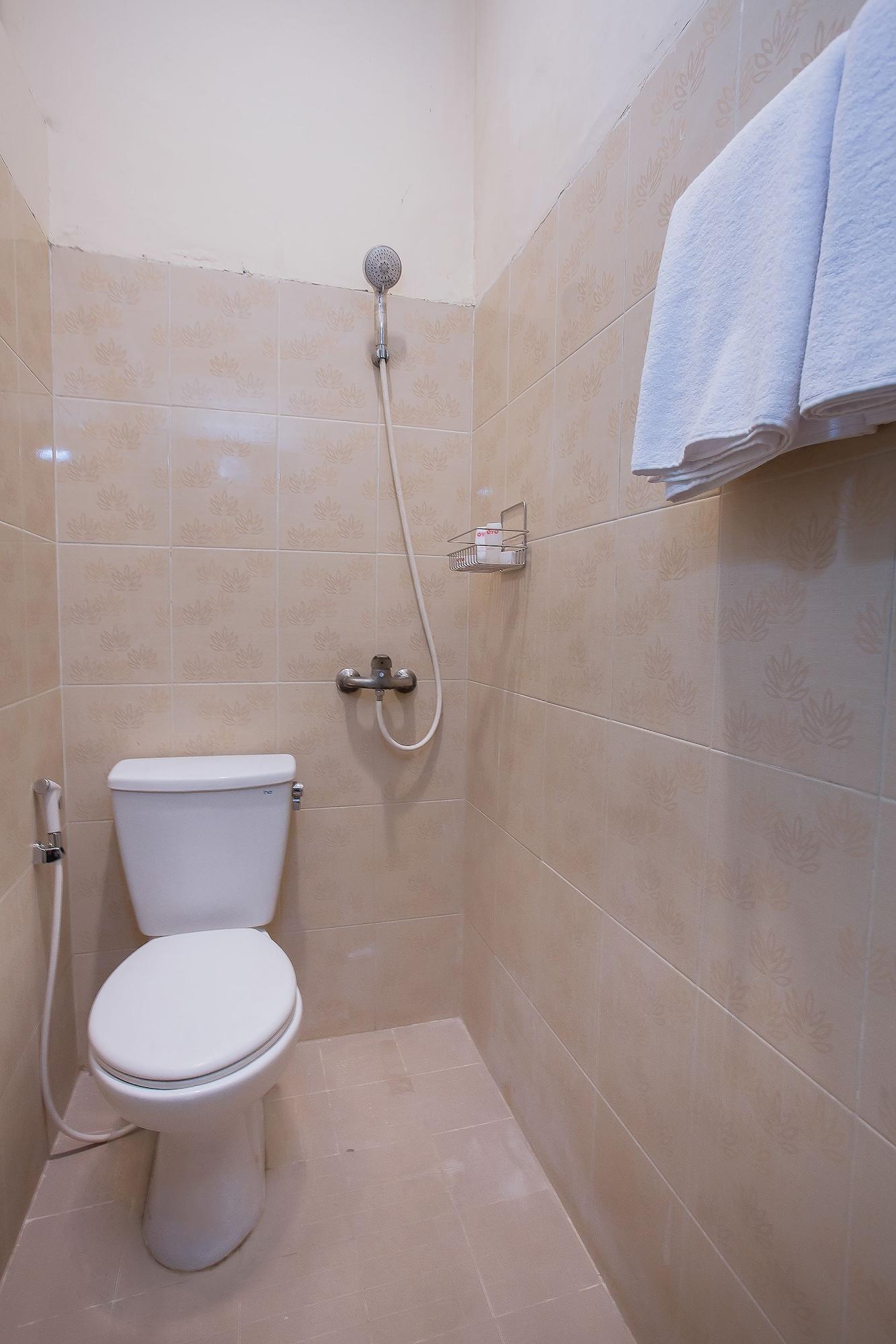 מלון סוראבאיה Reddoorz At Graha 99 Simomulyo מראה חיצוני תמונה
