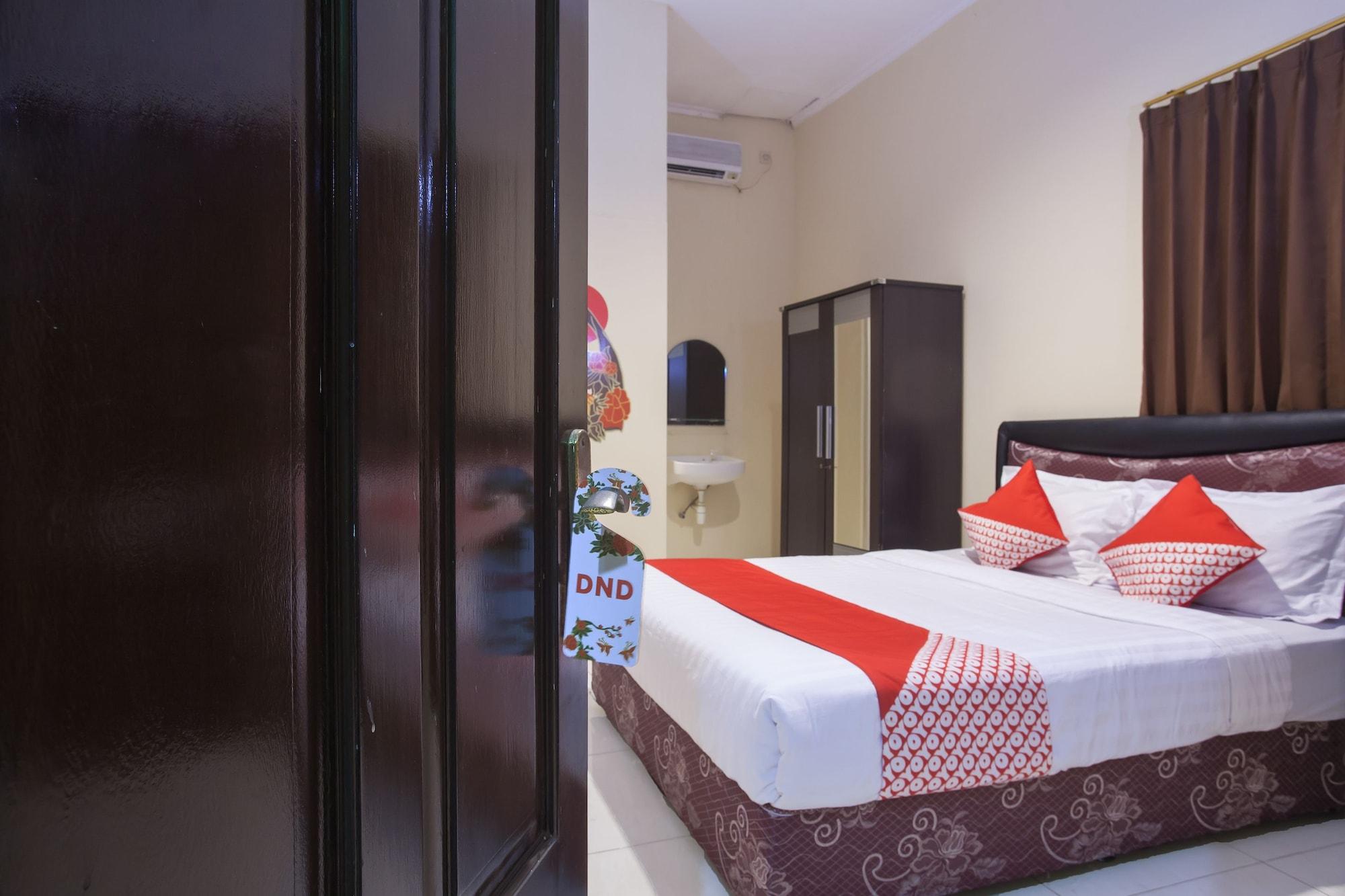 מלון סוראבאיה Reddoorz At Graha 99 Simomulyo מראה חיצוני תמונה