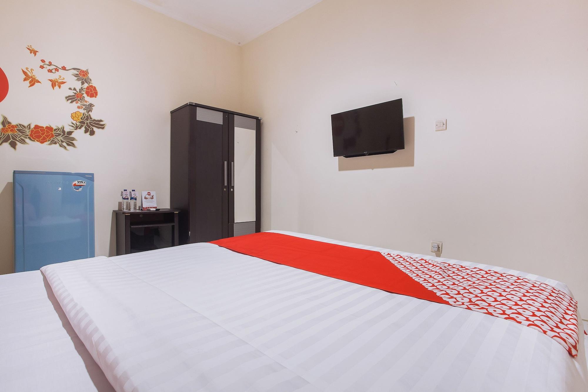 מלון סוראבאיה Reddoorz At Graha 99 Simomulyo מראה חיצוני תמונה
