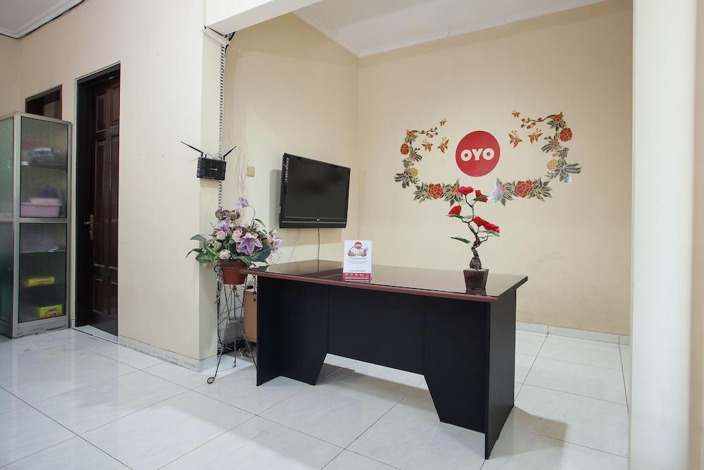 מלון סוראבאיה Reddoorz At Graha 99 Simomulyo מראה חיצוני תמונה