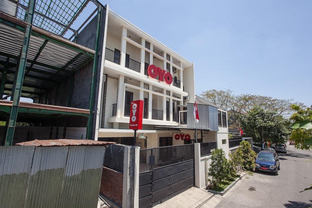 מלון סוראבאיה Reddoorz At Graha 99 Simomulyo מראה חיצוני תמונה